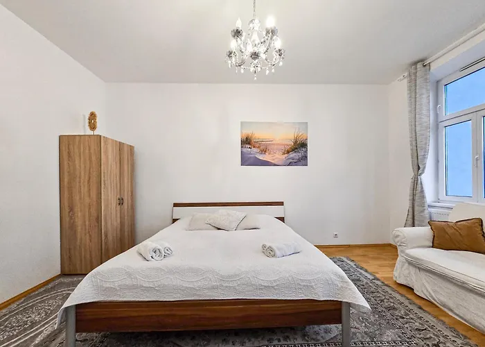 Modern Three-bedroom, Triple King Beds * Wien