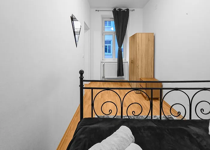 Modern Three-bedroom, Triple King Beds