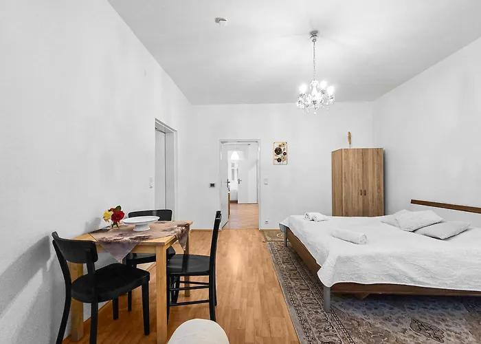 Apartment Modern Three-bedroom, Triple King Beds Wien